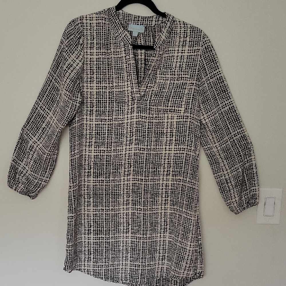 Chic Black and White Textured Blouse